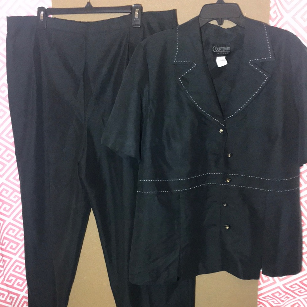 Courtenay Woman women’s black 2 piece pant suit (size 20).